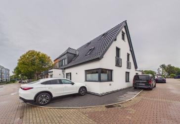 Viel Platz für die Familie: Kernsanierte Doppelhaushälfte mit Anbau und Garten in Holzwickede