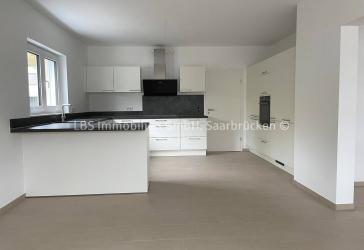 Energetische und moderne 4 ZKB Wohnung mit hochwertiger Einbauküche