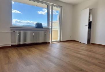 !!!TOP FÜR BERUFSPENDLER O. SINGLE - MIT GROßEM BALKON - EBK - SANIERUNG VOR 1 JAHR!!! !!!