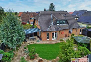 Gepflegtes Grundstück mit EFH, Carport und Pool in ruhiger Ortsrandlage mit Anliegerverkehr