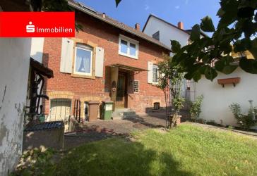 Charmante Doppelhaushälfte mit tollem Garten