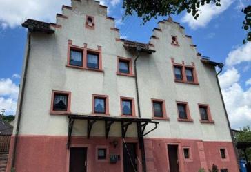 Marko Winter Immobilien-Dallau: Großzügiges Einfamilienhaus mit viel Platz und vielseitigen Nutzungsmöglichkeiten
