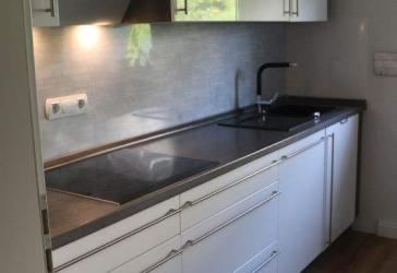 Geräumige Wohnung mit Einbauküche - ruhige Lage