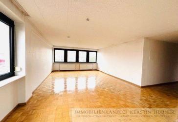 Viel Platz zum Lernen und Leben für eine ruhige 2er- oder 3er-Studenten-WG in geräumiger, heller 4-Zimmer-Wohnung (3 ...