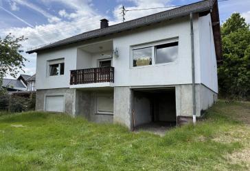 Erwecken Sie dieses sanierungsbedürftige Einfamilienwohnhaus in der Gemarkung Ditscheid aus seinem Dornröschenschlaf!