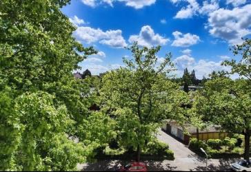 Geräumige bezugsfreie 3 bis 4-Zimmerwohnung mit Sonnenbalkon im 3. Obergeschoss mit Aufzug