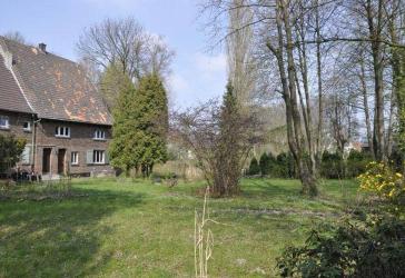 Bauernhaus mit Scheune und großzügigem Grundstück / Baugrundstück