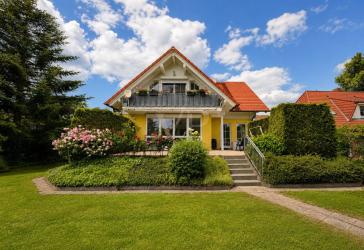 Einfamilienhaus mit vermieteter Einliegerwohnung und vielfältigen Nutzungsmöglichkeiten
