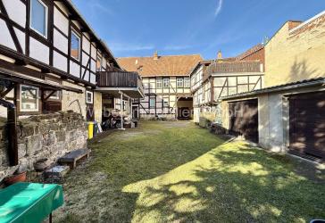 ***IDEEN WARTEN AUF UMSETZUNG, DREISEITENHOF MITTEN IN QUEDLINBURG***