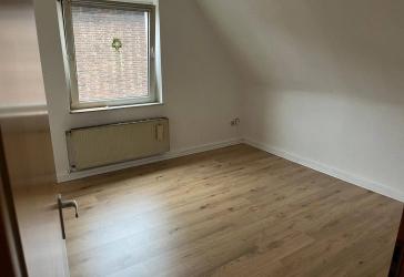 Gepflegte 2-Zimmer-Dachgeschosswohnung in Oberhausen - ab 01.11.2026 zu vermieten