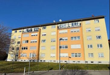 Schöne 4 Zimmer Wohnung 84 QM. Wfl. IM ERSTEN OG