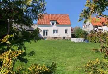 Technisch sanierte,massive Altbau-Substanz, zzgl. Großzügiges Grundstück mit Teilungspotenzial für Bebauung