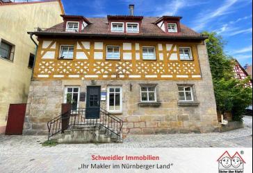 Altstadtjuwel mit Geschichte: Saniertes, denkmalgeschütztes Wohn- & Geschäftshaus im Herzen von Lauf