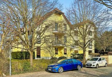Sonnige Dachgeschosswohnung in Bad Homburg-Dornholzhausen mit zwei Balkonen und TG-Stellplatz