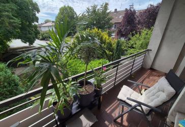 Altbaucharme trifft Moderne am Sterkrader Park: Sanierte 3,5 Raum Wohnung mit Balkon!
