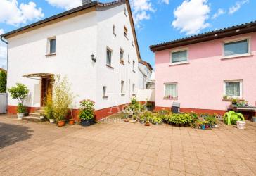 ** Kapitalanlage mit Zukunft - 3-Familienhaus inklusive Bauplatz **