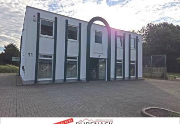 Großzügige Laden- oder Bürofläche mit vielseitigen Nutzungsmöglichkeiten und Parkplätzen