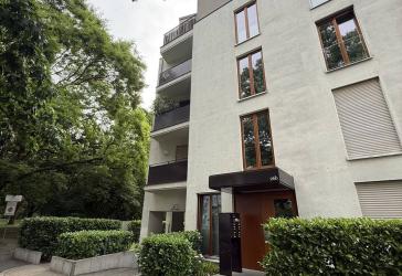 Stilvolle Eigentumswohnung mit Fußbodenheizung, 2 Dachterrassen und Tiefgaragenstellplatz
