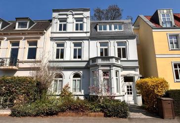 Eppendorfer Jugendstilvilla mit Einliegerwohnung und Gartenoase