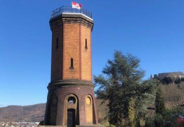 Seltenes Entwicklungsgrundstück mit historischem Wasserturm | 1.100 m² | erschlossen | Waldrand- & Aussichtslage