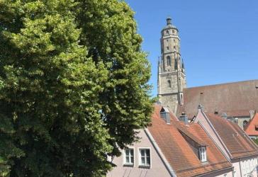 Moderne Neubauwohnung mit Blick auf den Daniel – Wohnen im Grünen mitten in der Altstadt