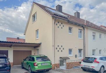 Gepflegte Doppelhaushälfte mit Garten, Garage und Keller in zentraler Lage von Crailsheim