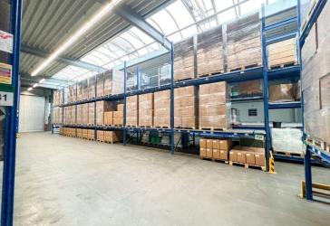 Lager - und Produktionsfläche in Radeberg zur Miete | 2.500 m² plus überdachte Rampe & Büroflächen