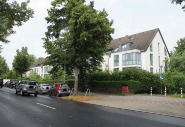 Schöne Erdgeschoss-Eigentumswohnung mit Terrasse, Gartenfläche und zwei Tiefgaragenstellplätzen in gefragter Lage in 40489 Düsseldorf-Kaiserswerth