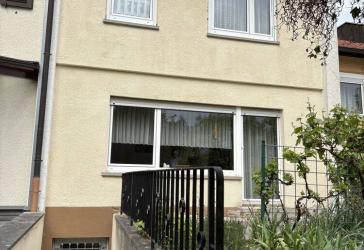 Sehr gepflegtes, renovierungsbedürftiges Reihenhaus mit Garage | sofort verfügbar