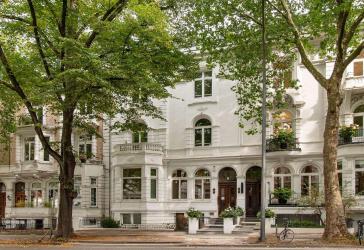 Eleganter Altbau, Premiumlage, Alsterblick: Zuhause angekommen in Harvestehude!