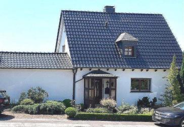Sehr schönes freistehendes 1-Familienhaus mit gr. Garten und Garage in ländlicher Lage von Menden-Schwitten zu verkaufen