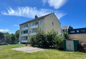 Provisionsfreie Super-Rendite, in Oberhausen. 6-Familienhaus, Balkone, Garten, 7 Garagen, Stellplätze, Ausbau und Baureserve mit 48.000,- € KM