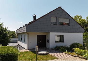 Schönes Einfamilienhaus mit Einliegerwohnung und offenem Wohnbereich (provisionsfrei)