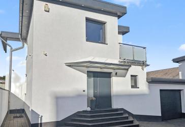 Moers: Modernes Einfamilienhaus - grundsaniert und 2019 neu aufgebaut mit Garage und Garten