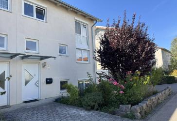 Helle familienfreundliche Doppelhaushälfte mit Garten (RESERVIERT)