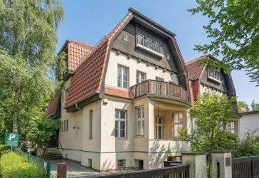 Zehlendorf: Villenhälfte von 1915 - stilvoll und bezugsbereit
