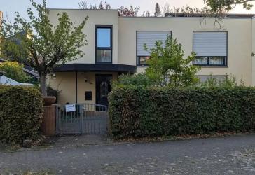 Gelegenheit, weil provisionsfrei! Flexible Doppelhaushälfte mit zwei Wohneinheiten, Terrasse mit Garten, Dachterrasse und Doppelgarage in MA-Rheinau