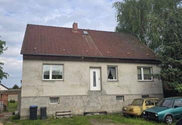 Freistehendes Einfamilienhaus mit Ausbaupotential!