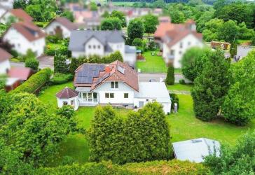 Modernisiertes Einfamilienhaus mit Energieklasse A & zusätzlichem Baugrundstück
