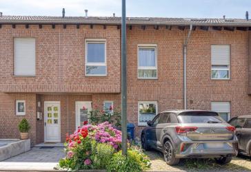 Platz für die ganze Familie - Großzügiges Reihenhaus in ruhiger Wohnlage