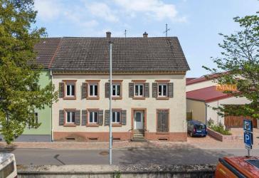 IMMORath.de - Zweifamilienhaus mit Ausbaupotential und großzügige Gartenfläche
