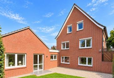 Ehemaliges Pastorenhaus mit Gemeindehaus! Großzügig, sehr gepflegt & vielseitig nutzbar.