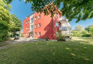 Wohnen mit Komfort: 2 Zimmer, Balkon und Tiefgaragenstellplatz