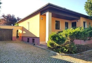 Haus, Garten, Pool... hier fühlt sich die ganze Familie wohl!