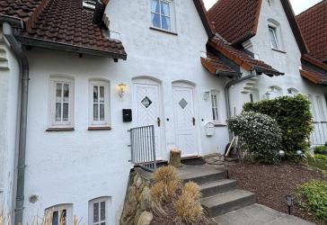 ++ EIN HAUS - ZWEI WOHNEINHEITEN ++ Charmantes Reihenhaus in ruhiger, grüner und strandnaher Lage!