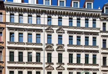 ** 4-Zimmer-Whg. mit gehobener Ausstattung, Tageslichtbad und Balkon **