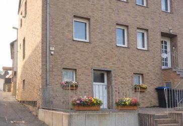 großzügiges Haus mit viel Wohnfläche in ruhiger Lage für Mehrgenerationenwohnen und große Familien
