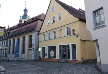 Gepflegtes, großzügiges Mehrfamilienhaus mit Gewerbe in 91522 Ansbach