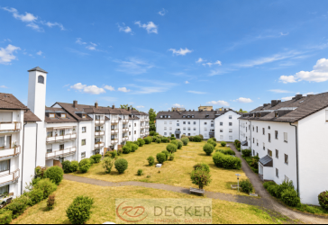 Licht. Raum. Südbalkon. 2 Zimmer DG Wohnung mit Einbauküche ++Decker Immobilien++