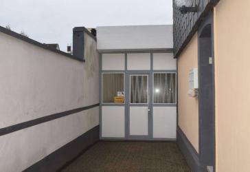 Mehrfamilienhaus mit Werkstatt und Hallenfläche (überdachter Innenhof) im Zentrum von Mülheim!